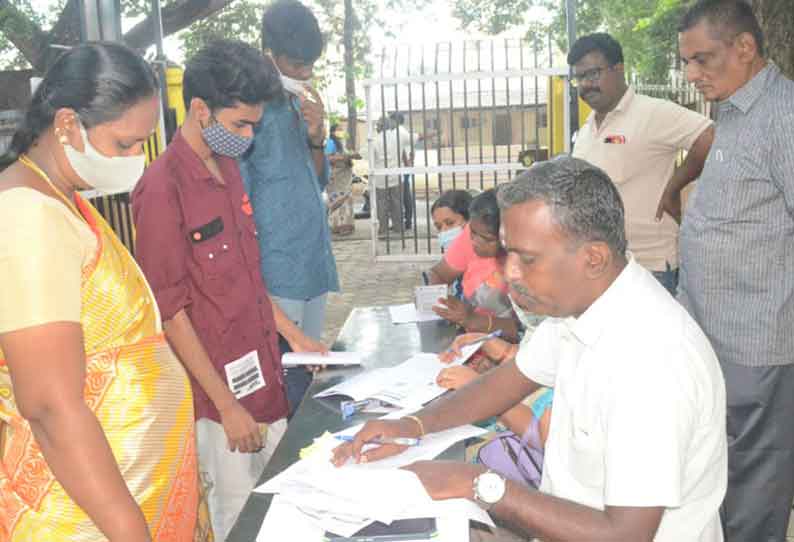 வாக்காளர் பட்டியலில் பெயர் சேர்க்க சிறப்பு முகாம்