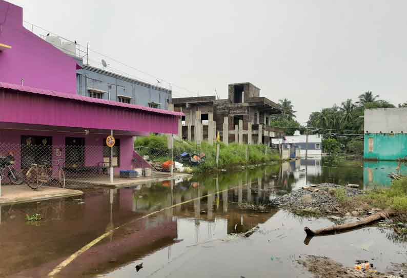 மழை ஓய்ந்தும் வடியாத வெள்ளம்