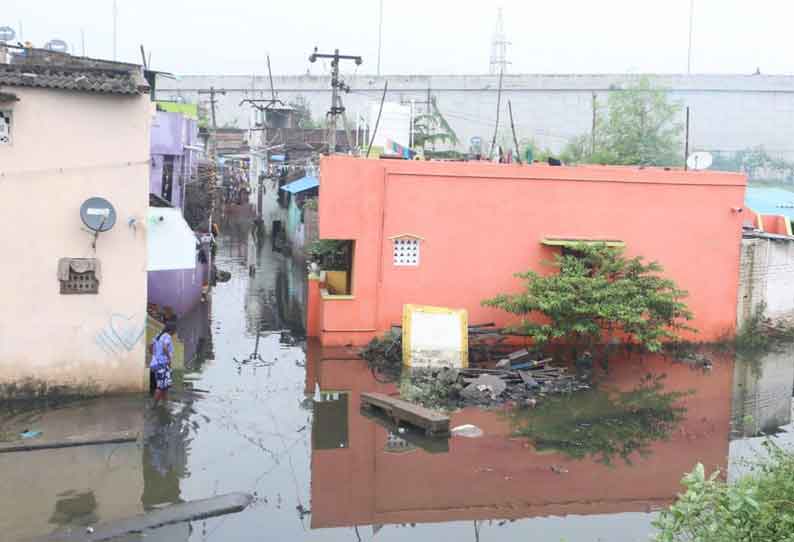 2வது நாளாக மழைநீர் வடியாததால் பொதுமக்கள் அவதி