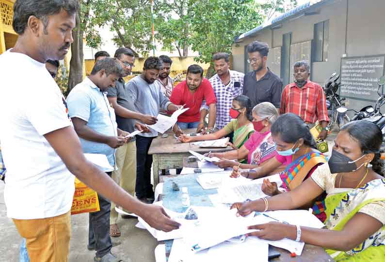 வாக்காளர் பட்டியலில் பெயர் சேர்க்க 9 ஆயிரத்து 962 பேர் விண்ணப்பம்