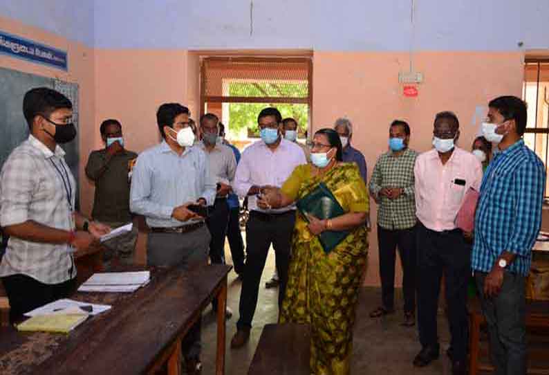 வாக்காளர் பட்டியல் சிறப்பு முகாமை கலெக்டர் விஷ்ணு ஆய்வு