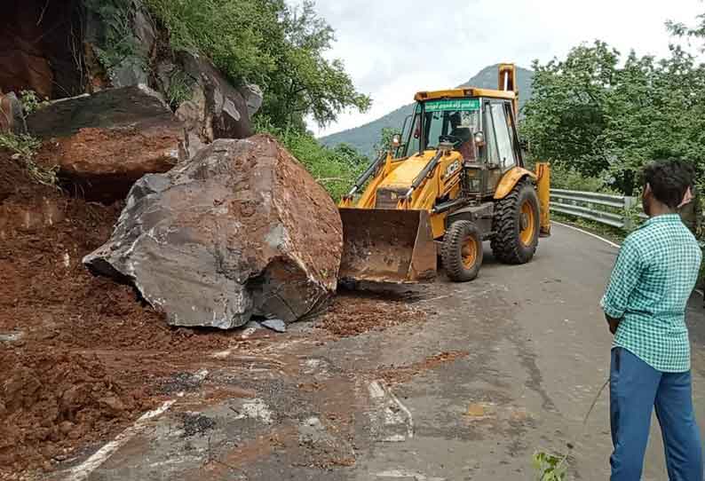 ஏற்காடு-குப்பனூர் மலைப்பாதையில் மீண்டும் மண் சரிவு