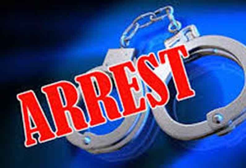 வீட்டின் மீது மண்எண்ணெய் பாட்டில் குண்டு வீசிய 4 பேர் கைது