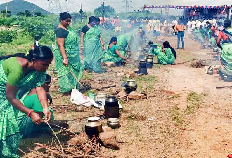 58 கிராம கால்வாயில் பொங்கல் வைத்து வைகை நீரை வரவேற்ற கிராம மக்கள்