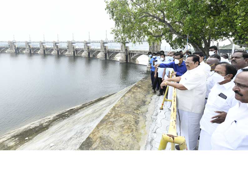 3-வது நாளாக 40 ஆயிரம் கனஅடி நீர் வெளியேற்றம்: மேட்டூர் அணையில் அமைச்சர் துரைமுருகன் ஆய்வு