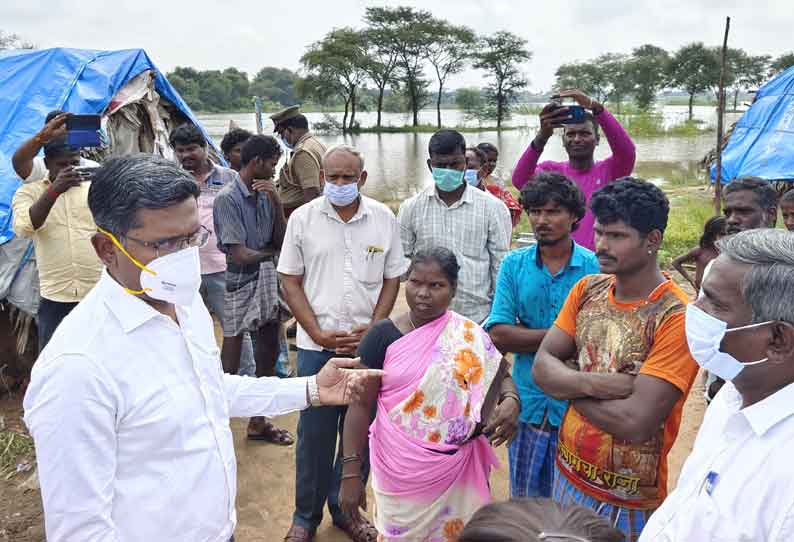 உளுந்தூர்பேட்டை இருளர் குடியிருப்பில் கலெக்டர் ஸ்ரீதர் ஆய்வு