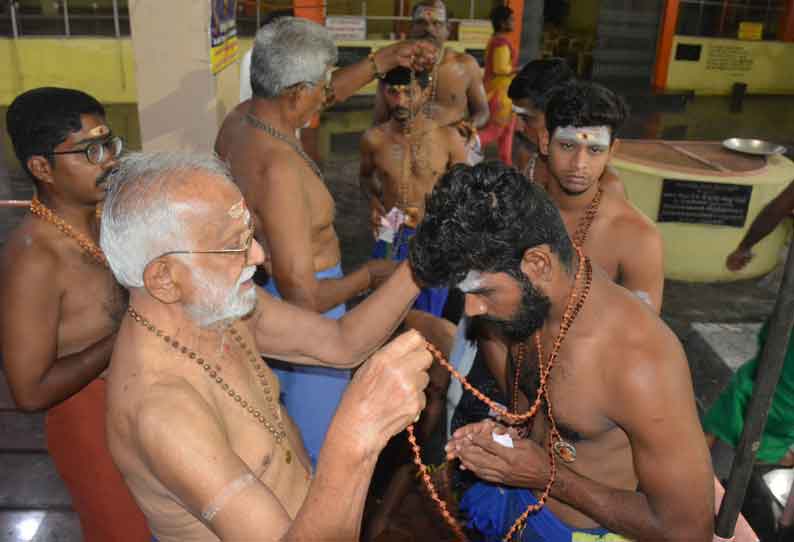 கார்த்திகை மாதம் பிறந்தது அய்யப்ப பக்தர்கள் மாலை அணிந்து விரதம் தொடங்கினர்