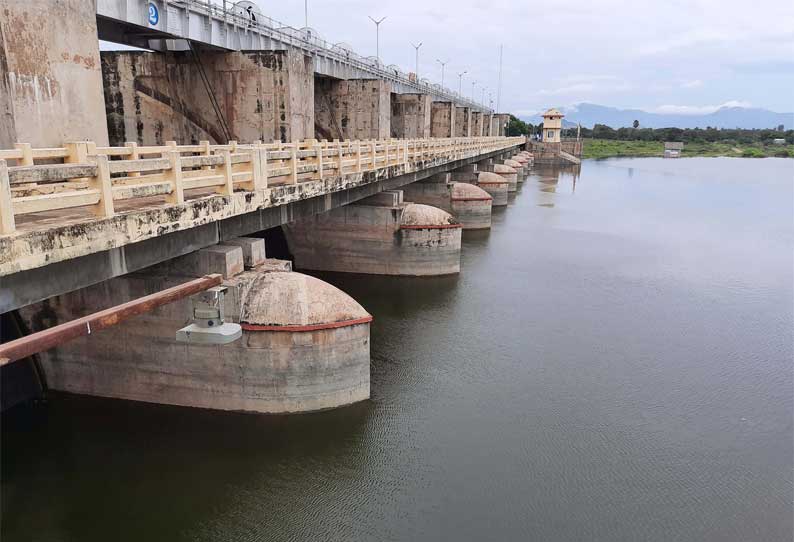 திண்டுக்கல் மாவட்டம் முழுவதும் ஒரே நாளில் 321 மி.மீ. மழை கொட்டி தீர்த்தது அணைகள் வேகமாக நிரம்புவதால் விவசாயிகள் மகிழ்ச்சி