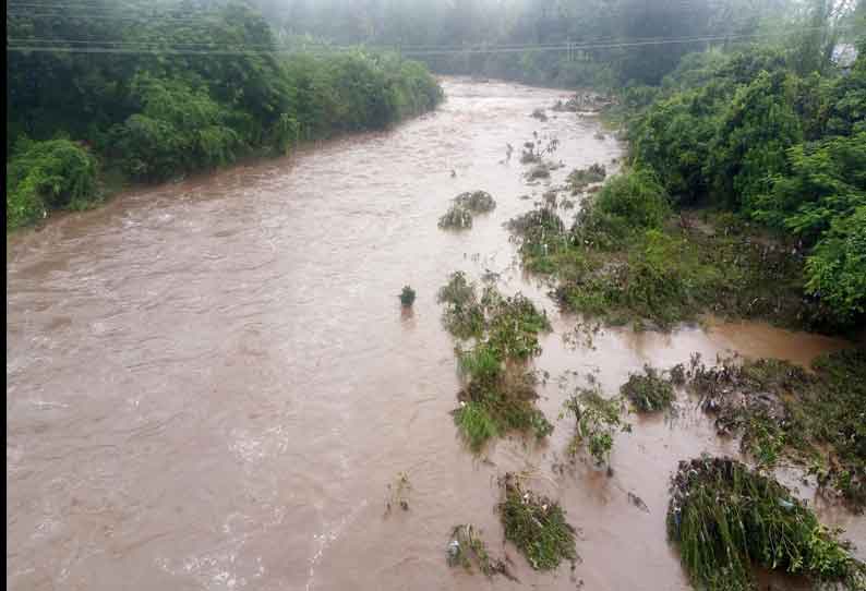 தாளவாடி மலைப்பகுதியில் இருந்து கர்நாடக மாநிலத்துக்கு  வீணாக செல்லும் 12 டி.எம்.சி. தண்ணீர்; தடுப்பணை கட்டி தேக்கி வைக்க விவசாயிகள் கோரிக்கை