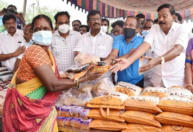 திருவள்ளூர் டோல்கேட் பகுதியில் கூட்டுறவு துறை சார்பில்  1,762 பேருக்கு நலத்திட்ட உதவிகள்