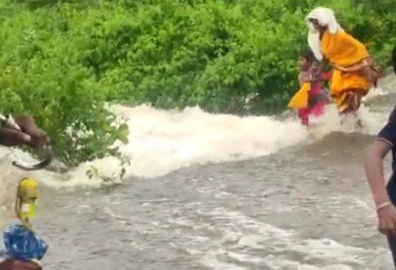 ஆலங்காயம் அருகே வெள்ளத்தில் அடித்து செல்லப்பட்ட பாட்டி, பேத்தி மீட்பு