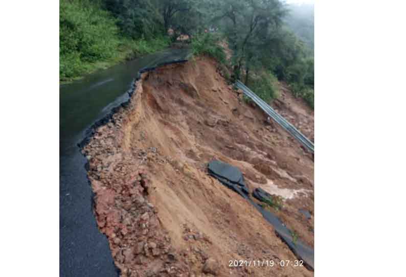 வாணியம்பாடி மலைப்பாதையில் நிலச்சரிவு