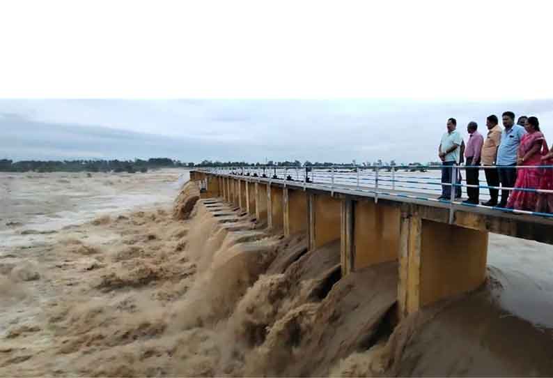 பாலாறு அணைக்கட்டில் 1 லட்சம் கனஅடி நீர் வெளியேற்றம்