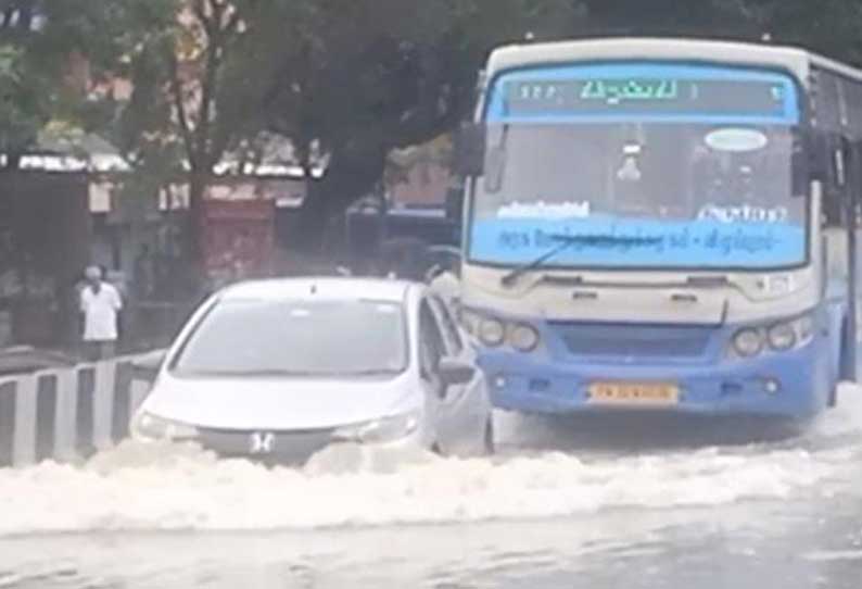 திருவண்ணாமலை மாவட்டத்தில் கொட்டித்தீர்த்த கனமழையால் பொதுமக்களின் இயல்பு வாழ்க்கை பாதிப்பு