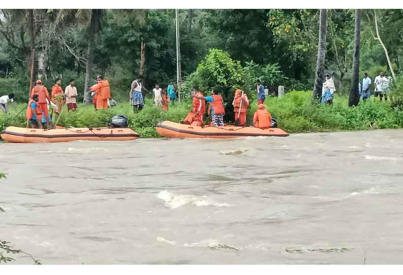 குடியாத்தம் அருகே கவுண்டன்ய மகாநதி ஆற்று வெள்ளத்தில் சிக்கிய கிராம மக்கள்