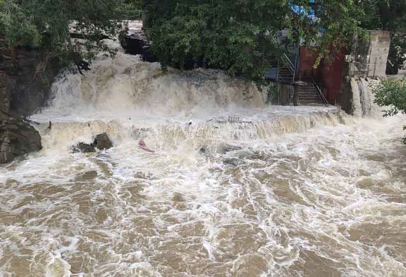 காவிரி நீர்ப்பிடிப்பு பகுதிகளில் கனமழை ஒகேனக்கல்லுக்கு நீர்வரத்து 65 ஆயிரம் கனஅடியாக அதிகரிப்பு