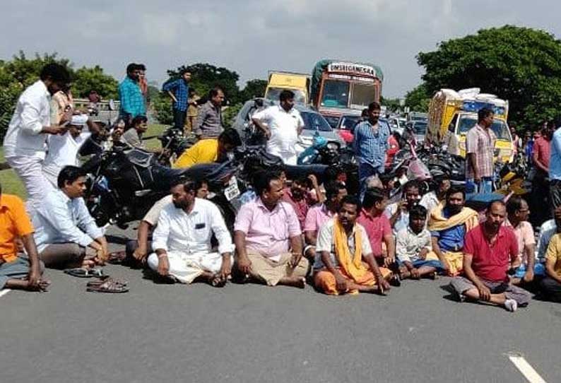 குடியிருப்புக்குள் புகுந்த தண்ணீரை வெளியேற்றக்கோரி விழுப்புரத்தில் பொதுமக்கள் சாலை மறியல்