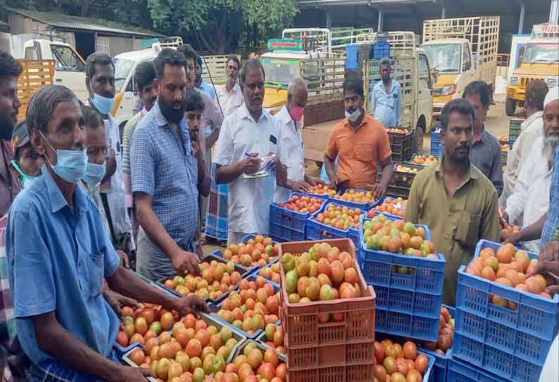 கிணத்துக்கடவு தினசரி காய்கறி சந்தையில் தக்காளி விலை கிடுகிடு உயர்வு