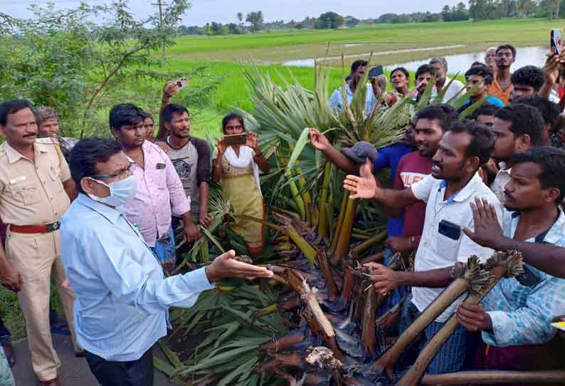 ஆத்துரை கிராமத்தில் ஏரிக்கால்வாய் ஆக்கிரமிப்பை அகற்றக்கோரி ‘திடீர்’ சாலை மறியல்