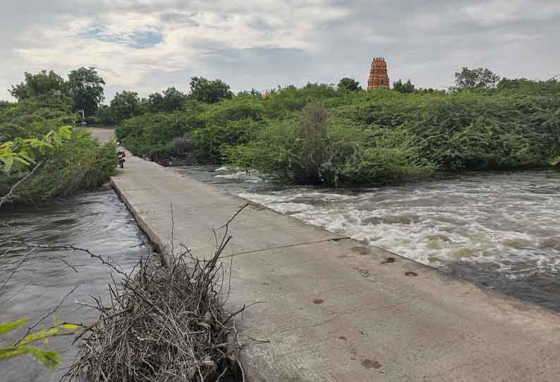 சிவகிரி அருகே மூழ்கும் நிலையில் நொய்யல் ஆற்றுப்பாலம்; உயர்மட்ட பாலம் அமைக்க கோரிக்கை