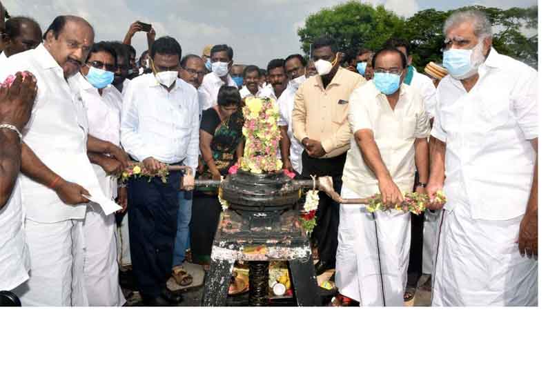 அழகாபுரி குடகனாறு அணையில் இருந்து பாசனத்திற்கு தண்ணீர்  அமைச்சர்கள் திறந்து வைத்தனர்