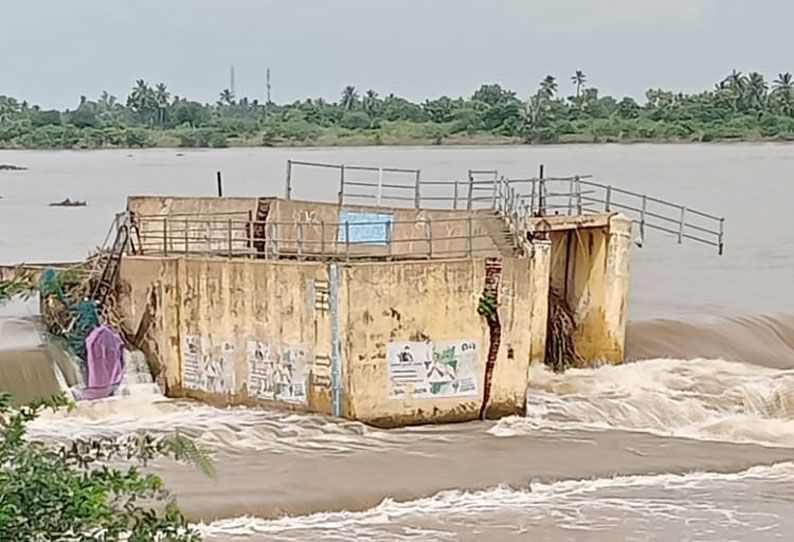 எல்லீஸ்சத்திரம் அணைக்கட்டில்  மேலும் 2 மதகுகள் உடைந்தன