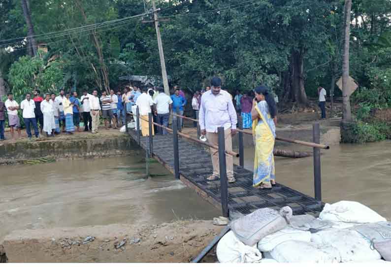 வெள்ளத்தால் துண்டிக்கப்பட்ட கிராமங்களுக்கு இடையே இரும்பு பாலம் அமைப்பு