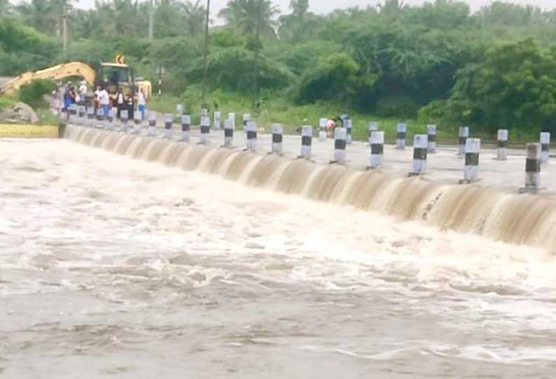 அழகாபுரி அணையில் உபரி நீர் திறப்பு; பண்ணப்பட்டி பாலத்தில் சீறிப்பாய்ந்து செல்லும் தண்ணீர்