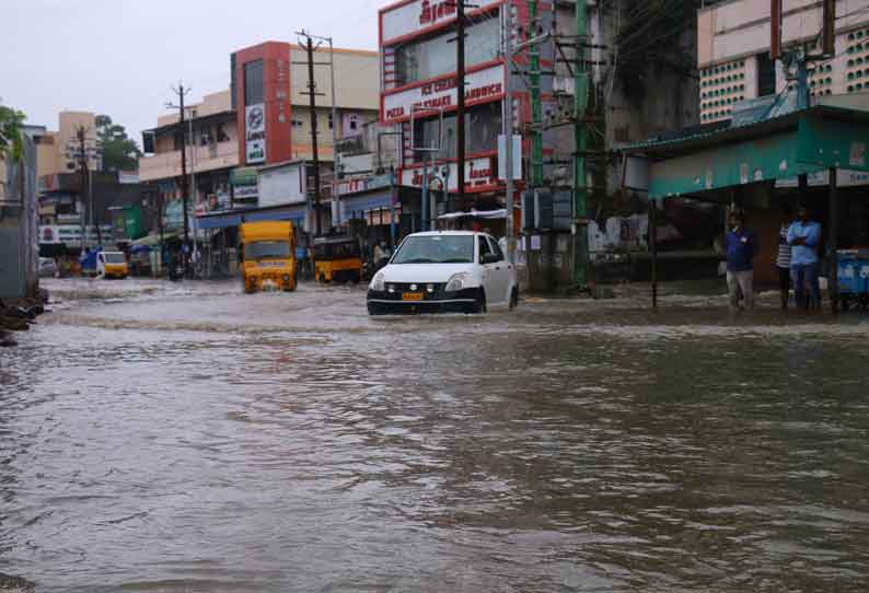 குளமாக மாறிய நெல்லை சந்திப்பு; பொதுமக்கள் கடும் அவதி