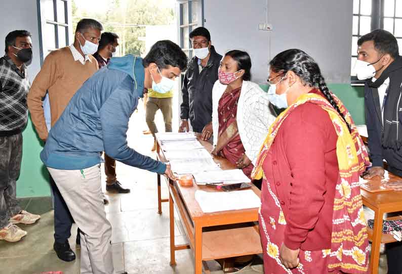 வாக்குச்சாவடி அலுவலர்களை தேர்வு செய்யும் பணி தீவிரம்