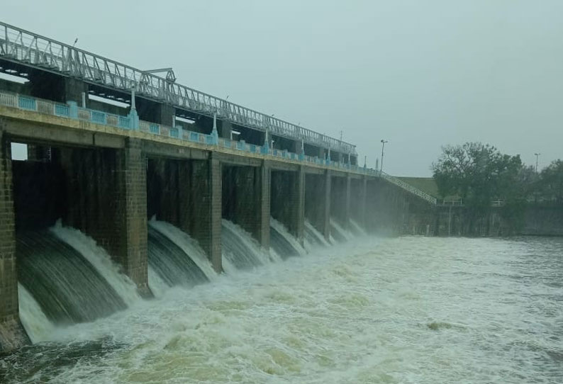 வீடூர் அணையில் இருந்து வினாடிக்கு  7100 கனஅடி உபரிநீர் வெளியேற்றம்