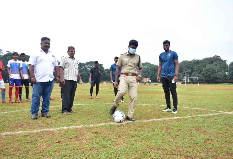 ஈரோட்டில் மாநில அளவிலான ஐவர் கால்பந்து போட்டி; 64 அணிகள் பங்கேற்பு