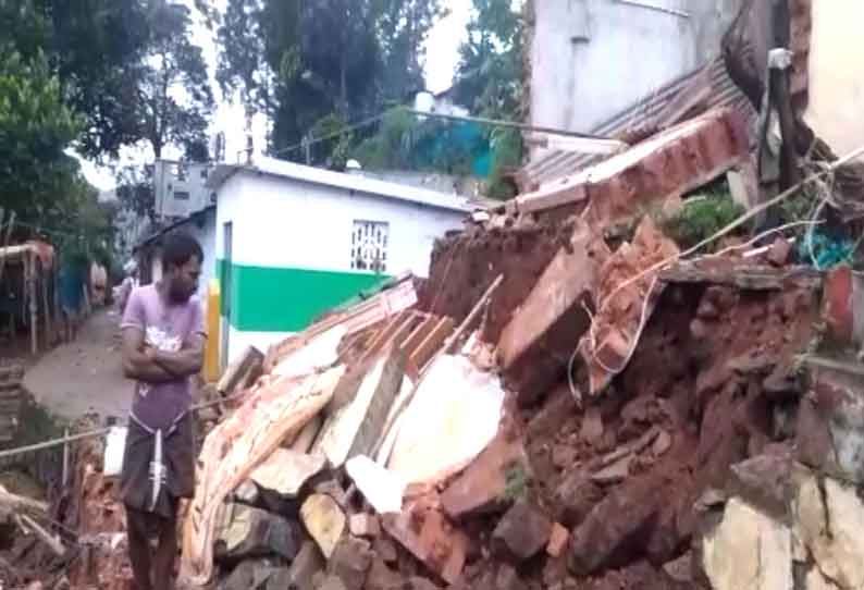 ஊட்டி, கோத்தகிரியில் சாலைகளில் ராட்சத மரங்கள் விழுந்து போக்குவரத்து பாதிப்பு