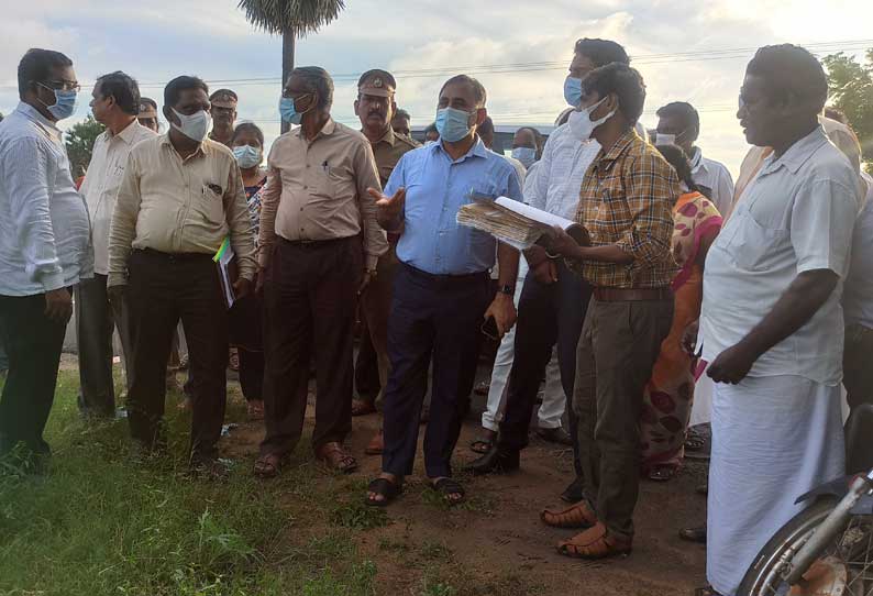 மயிலம் ஒன்றியத்தில் மழை வெள்ள சேதங்களை மாவட்ட கண்காணிப்பு அலுவலர் ஆய்வு