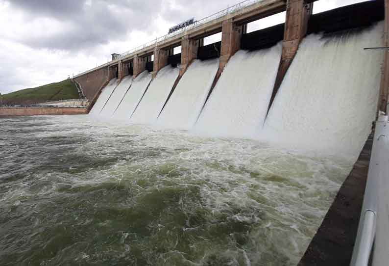 வைகை அணையில் இருந்து 12 ஆயிரம் கன அடி தண்ணீர் திறப்பு; 5 மாவட்ட மக்களுக்கு மீண்டும் எச்சரிக்கை