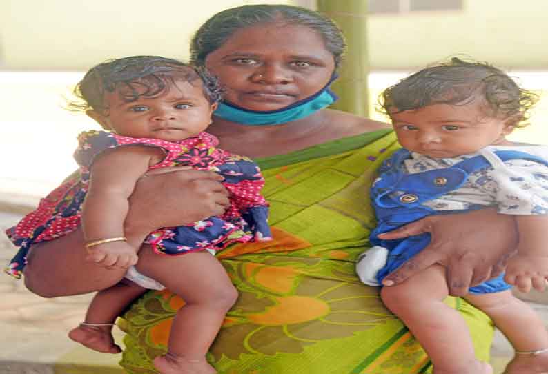 கொரோனாவுக்கு கணவர் இறந்ததால் நிவாரணம் கேட்டு கைக்குழந்தைகளுடன் வந்த பெண்- மாவட்ட வருவாய் அதிகாரியிடம் மனு கொடுத்தார்