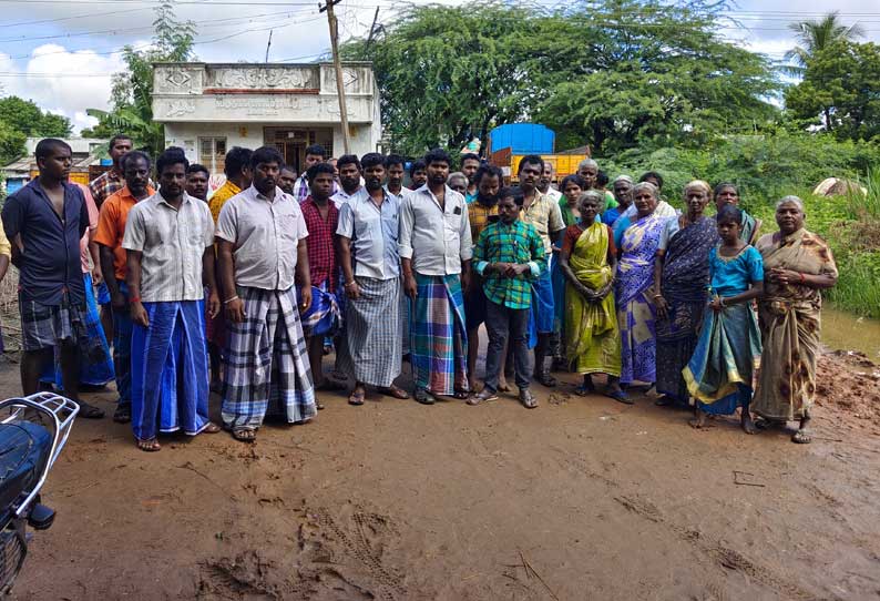 உளுந்தூர்பேட்டை அருகே  தேர்தலை புறக்கணித்து கிராம மக்கள் போராட்டம் தனிவார்டு அமைத்து தர கோரிக்கை