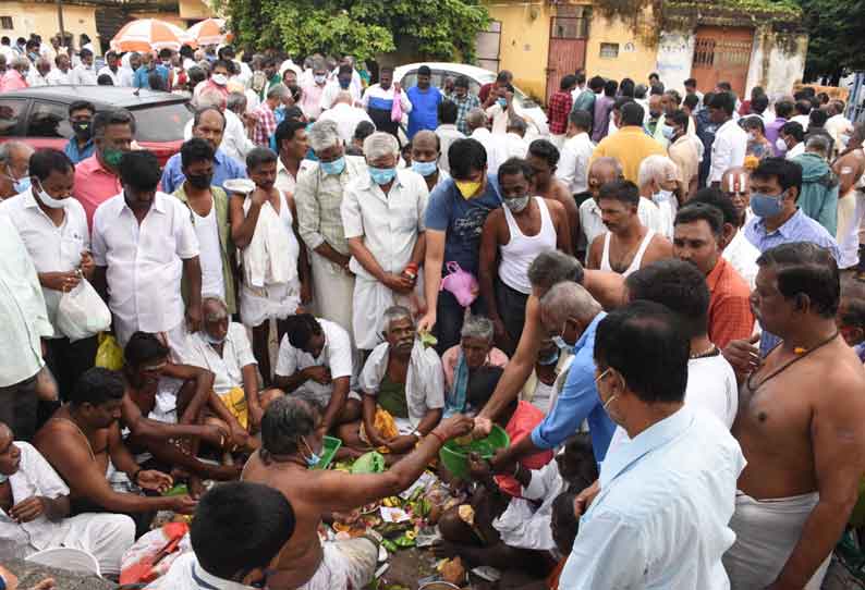 மகாளய அமாவாசையை யொட்டி முன்னோர்களுக்கு தர்ப்பணம்