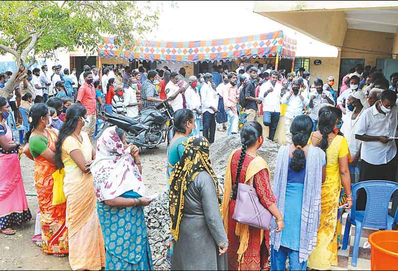 9 மாவட்ட ஊரக உள்ளாட்சி தேர்தல் அமைதியாக நடந்தது- 74 சதவீதம் வாக்குப்பதிவு