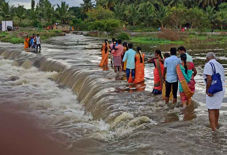 கிருஷ்ணகிரி அணையில் இருந்து கூடுதல் தண்ணீர் திறப்பு 5 மாவட்ட கரையோர மக்களுக்கு வெள்ள அபாய எச்சரிக்கை