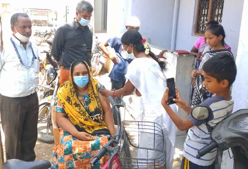 வாணியம்பாடி நகராட்சியில் வீடு வீடாக கொரோனா தடுப்பூசி போடும் பணி தொடங்கியது