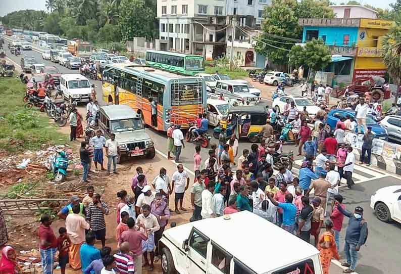 கோட்டக்குப்பம் அருகே தூண்டில் வளைவு அமைக்கக்கோரி மீனவர்கள் சாலை மறியல்