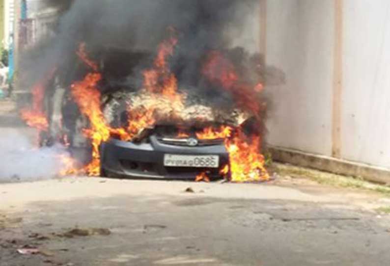 Terrible fire in a running car | ஓடும் காரில் பயங்கர தீ