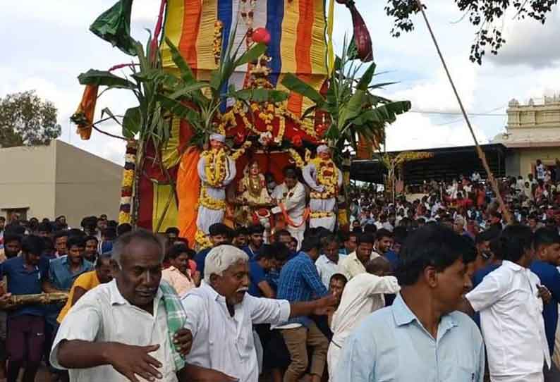 தளி அருகே  கவுரம்மா கோவில் திருவிழா ஏராளமான பக்தர்கள் சாமி தரிசனம்