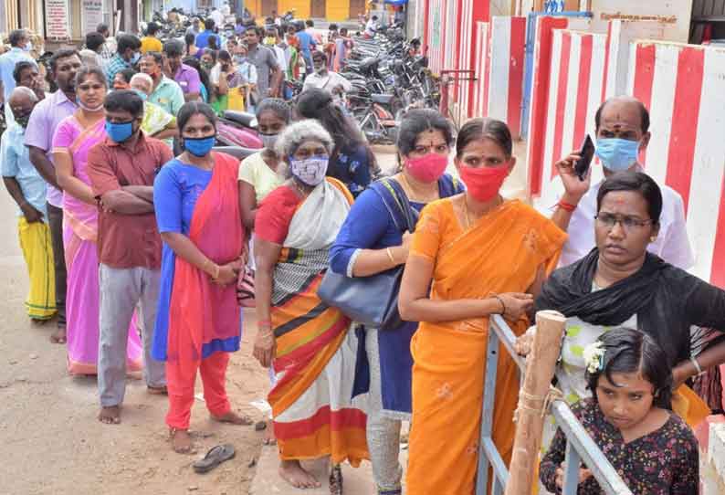 பெருமாள் கோவில்களில் பக்தர்கள் கூட்டம்