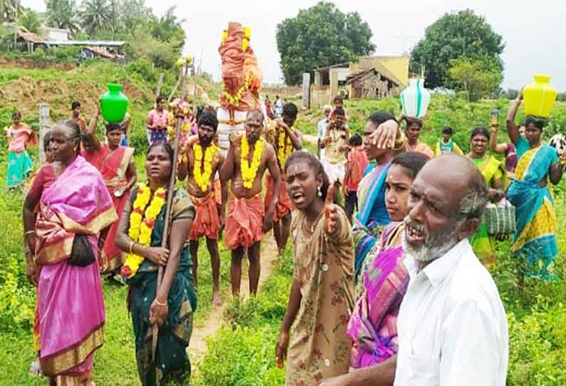 மழை வேண்டி மலைவாழ் மக்கள் வழிபாடு