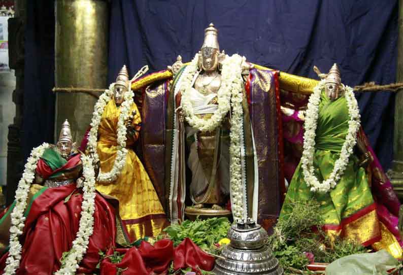 பெருமாள் கோவில்களில் பக்தர்கள் வழிபாடு