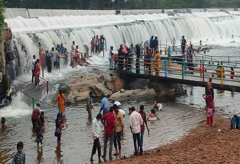 கொடிவேரி அணையில் குளிக்க சுற்றுலா பயணிகளுக்கு மீண்டும் அனுமதி