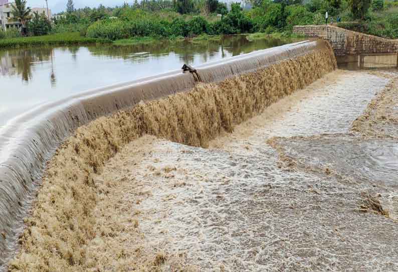 நொய்யல் ஆற்றில் நீர்வரத்து அதிகரிப்பு