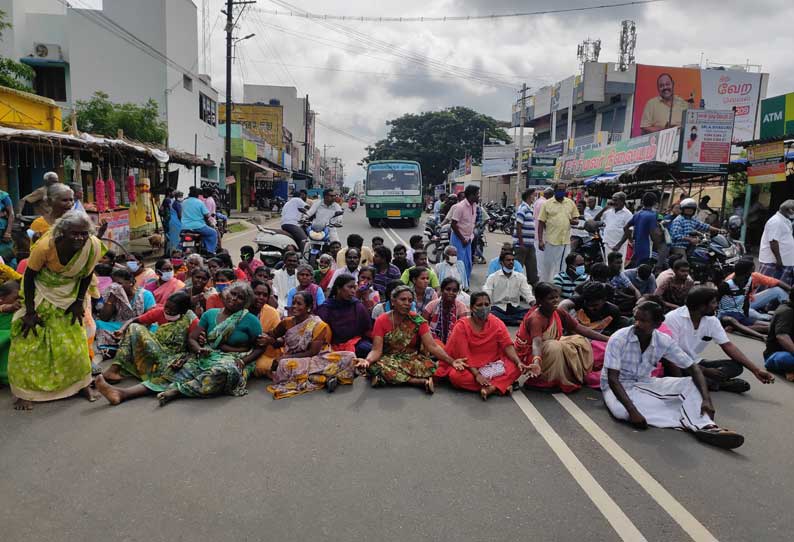 இளம்பெண் சாவில் மர்மம் இருப்பதாக கூறி கரூர்-திருச்சி சாலையில் உறவினர்கள் மறியல்